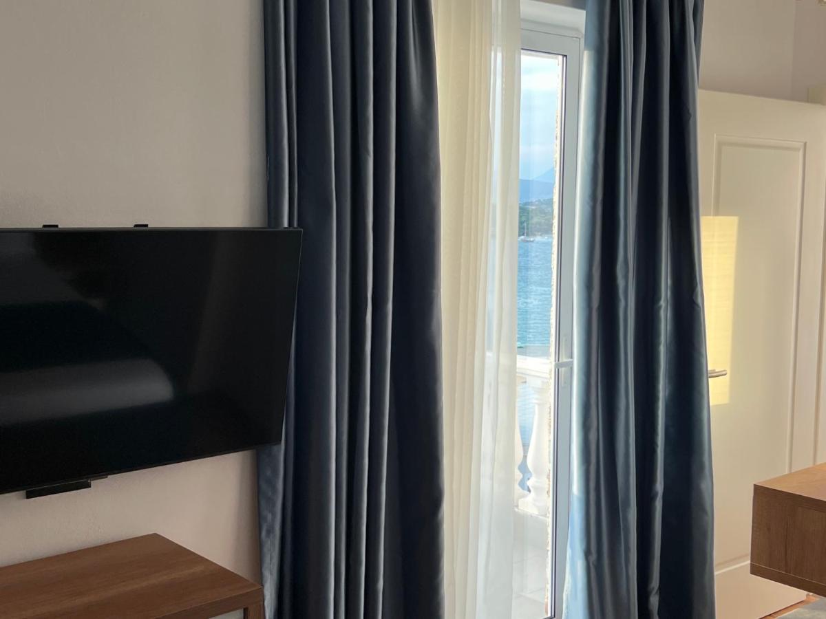 Illyrian Hotel Ксамил Экстерьер фото