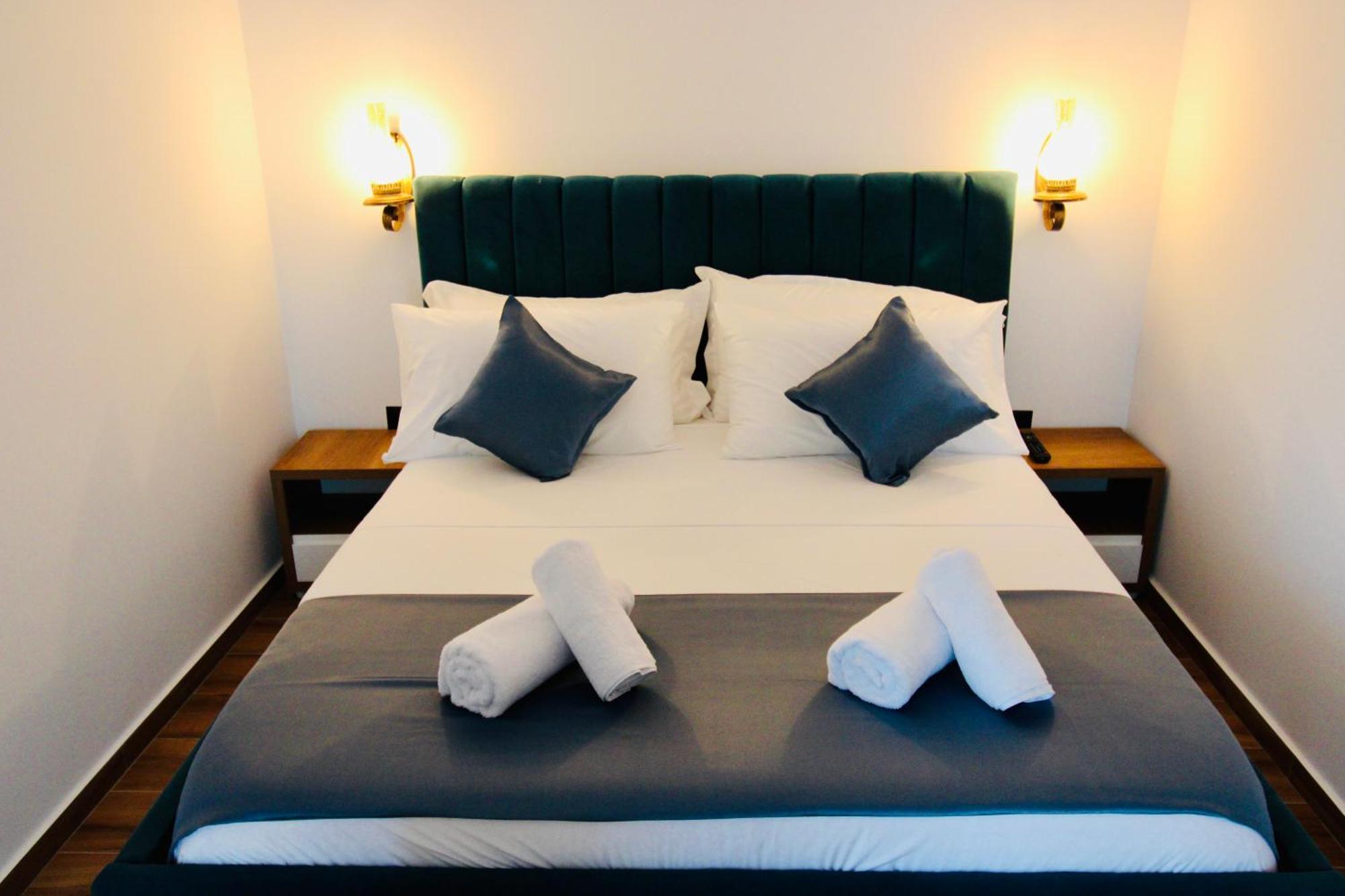 Illyrian Hotel Ксамил Экстерьер фото
