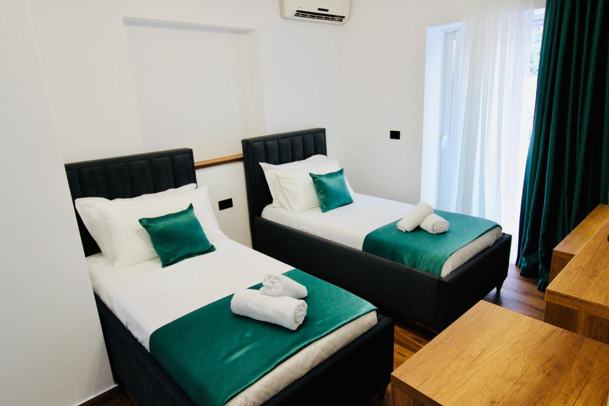 Illyrian Hotel Ксамил Экстерьер фото