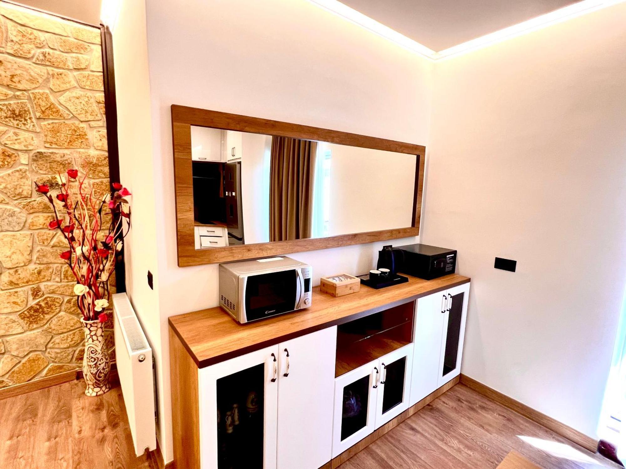 Illyrian Hotel Ксамил Экстерьер фото